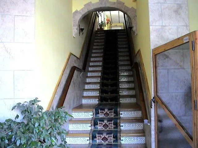 Hotel Limas 2*